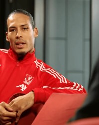 开云体育登陆网址-范戴克：斯洛特值得尊重，他需要时间让利物浦转型走向积极